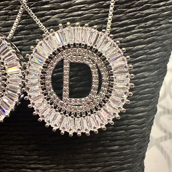 White gold plated, initial necklace - Picture 5 of 8